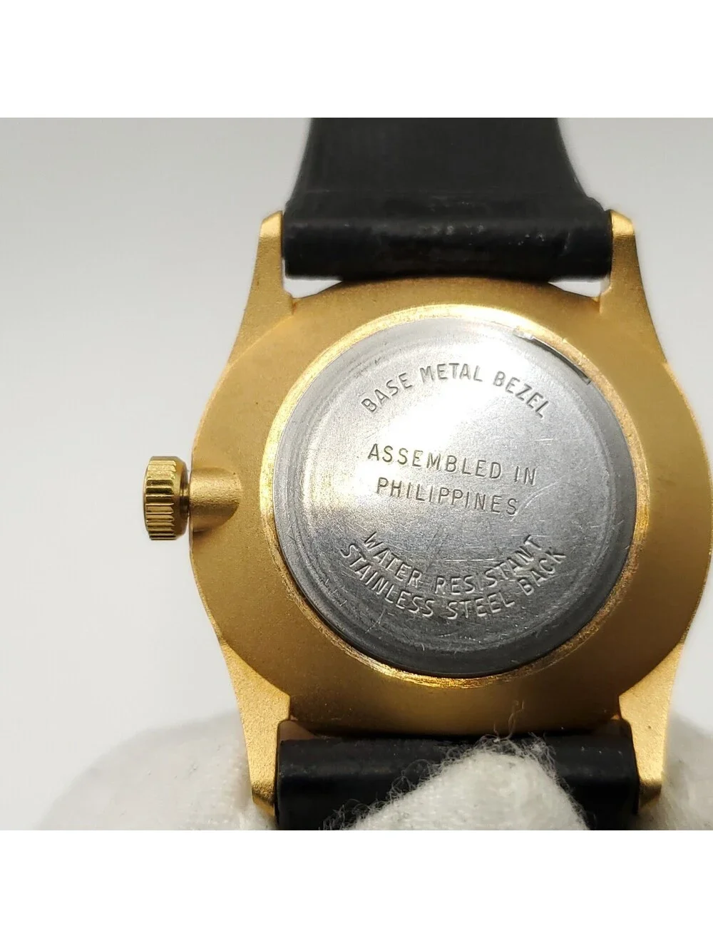 Vintage Timex Water-resistant Womens Watch 30mm Gold Tone Running